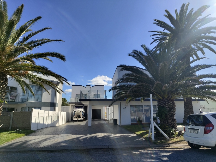To Let 3 Bedroom Property for Rent in Stilbaai Wes Western Cape